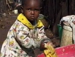 Stichting Parking Boys Nairobi helpt deze kinderen en hun moeders. De moeders krijgen een maandvergoeding, zodat ze het kind thuis goed kunnen verzorgen. De Stichting betaalt alle schoolgelden, kleding en schoolspullen van de kinderen. Bij ziekten betaalt de Stichting alle dokterskosten en medicijnen